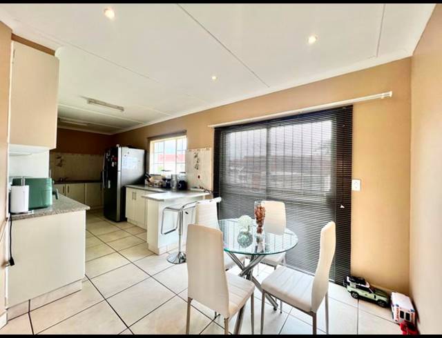 3 BEDROOM HOUSE FOR SALE IN LINCOLN MEADE